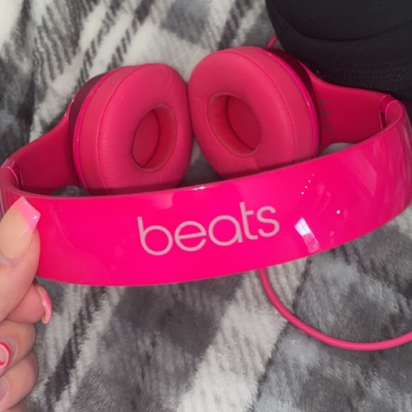Hot Pink Beat Wired Headphones - Picture 6 of 6